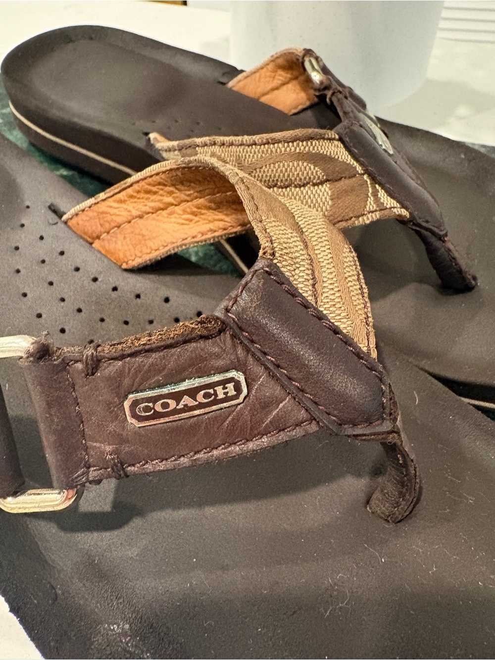 Coach Brown and Tan Leather Thong Flip Flop Sandals Women’s size 7B